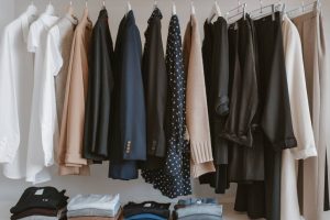 Créer une garde-robe capsule : minimalisme et style au quotidien