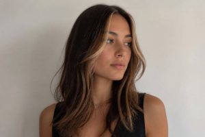 2 meche blonde devant : la tendance facile à adopter cet été