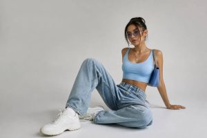 00s style : les pièces incontournables pour adopter la tendance Y2K