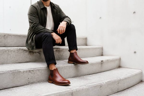 Comment porter des bottines hommes avec style au quotidien